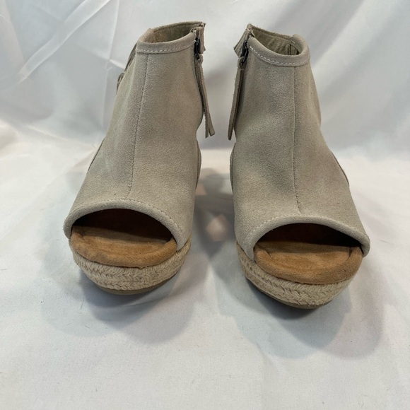 Minnetonka Fringed Platform Wedge Espadrilles - Picture 3 of 13